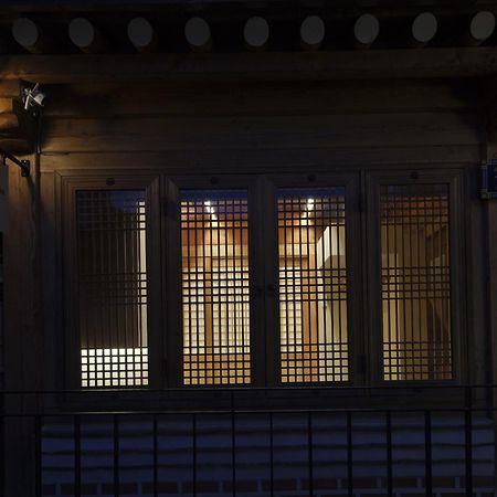 The Korean Traditional Hanok In Downtown Seoul For Convenient Public Transportation - Seoul Ari Buitenkant foto
